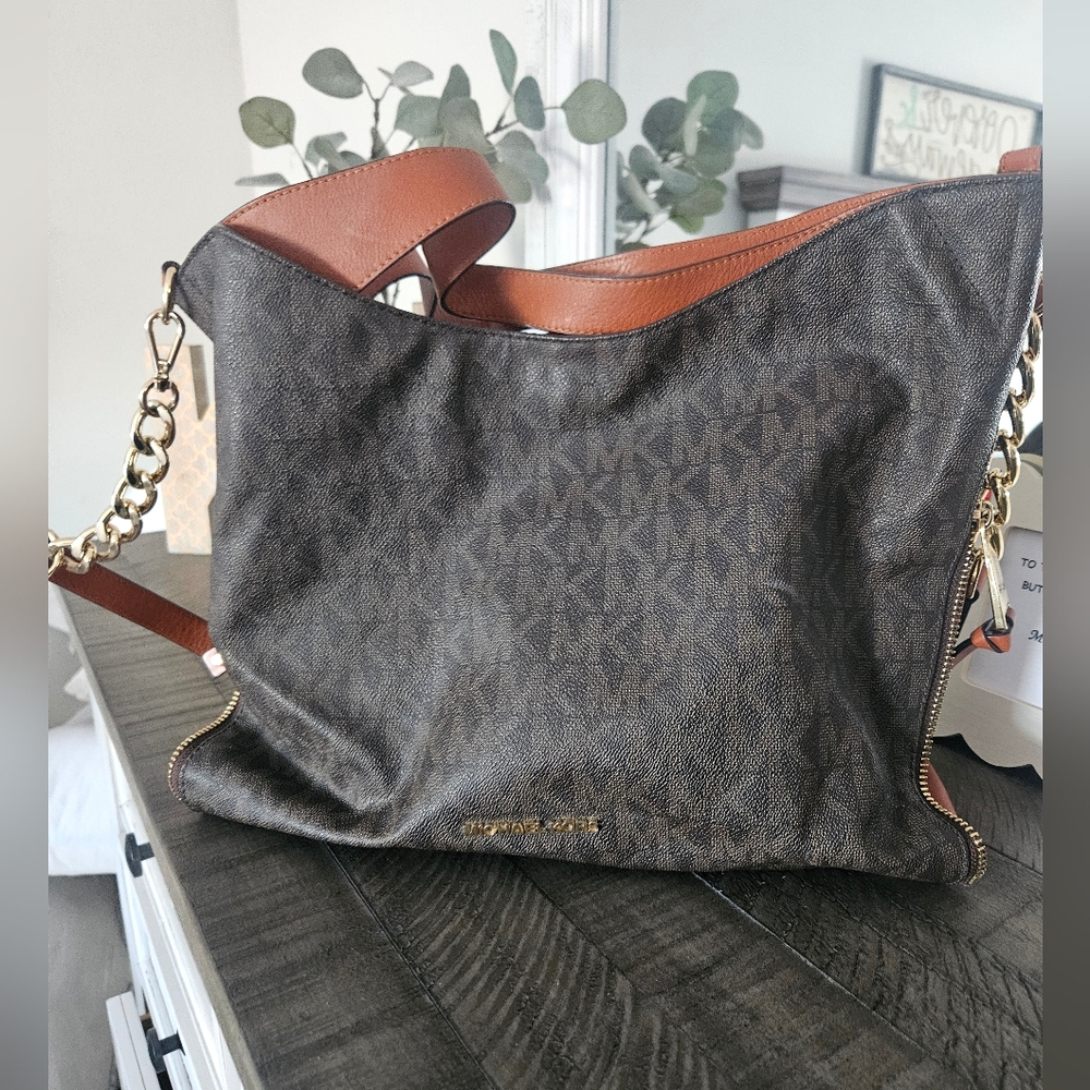 Michael Kors Devon Shoulder Bag